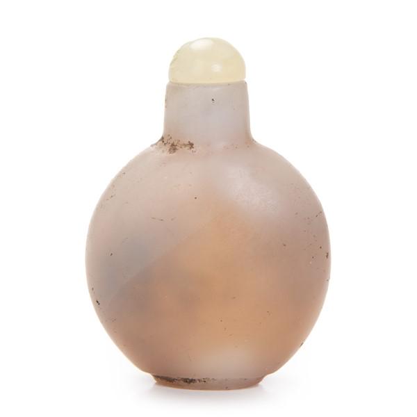 Jade Snuff Bottle: Jade snuff bottle 44g 2.5in(6.3cm) X 1.75in(4.4cm)