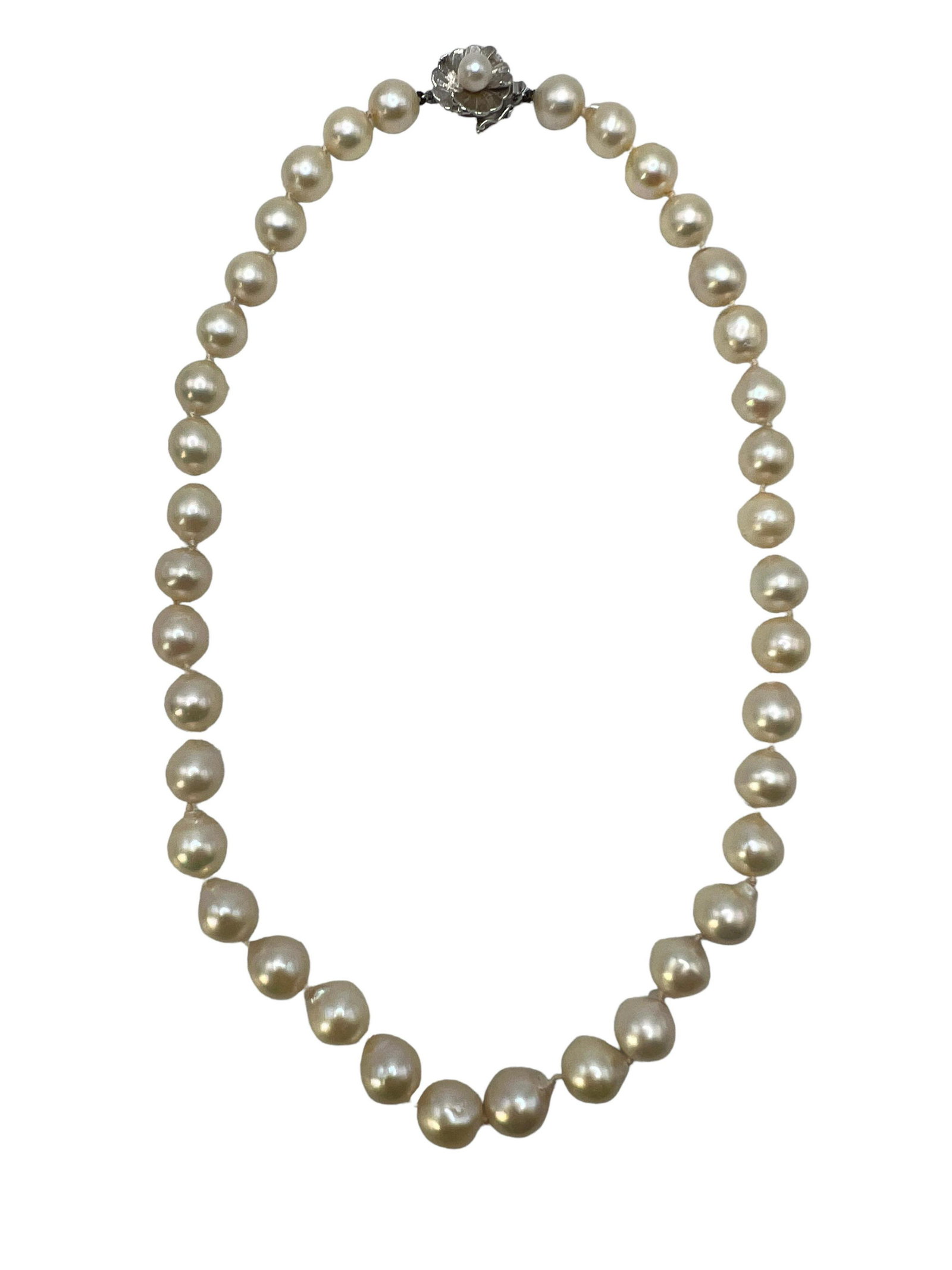 Mikimoto Cultured Pearl Nacklace: L : 15 1/4 in. ( 38.74 cm ) bead diameter: 0.32 in. ( 0.81 cm )