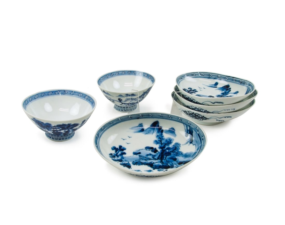JAPANESE BLUE AND WHITE DISH GROUP: H:2.5in(6.3cm) W:5in(12.7cm) H:1.5in(3.8cm) W:6 1/4in(15.8cm)