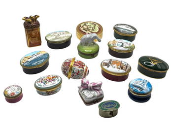 A Group of Porcelain 15 Pill Boxes (Halycon Days