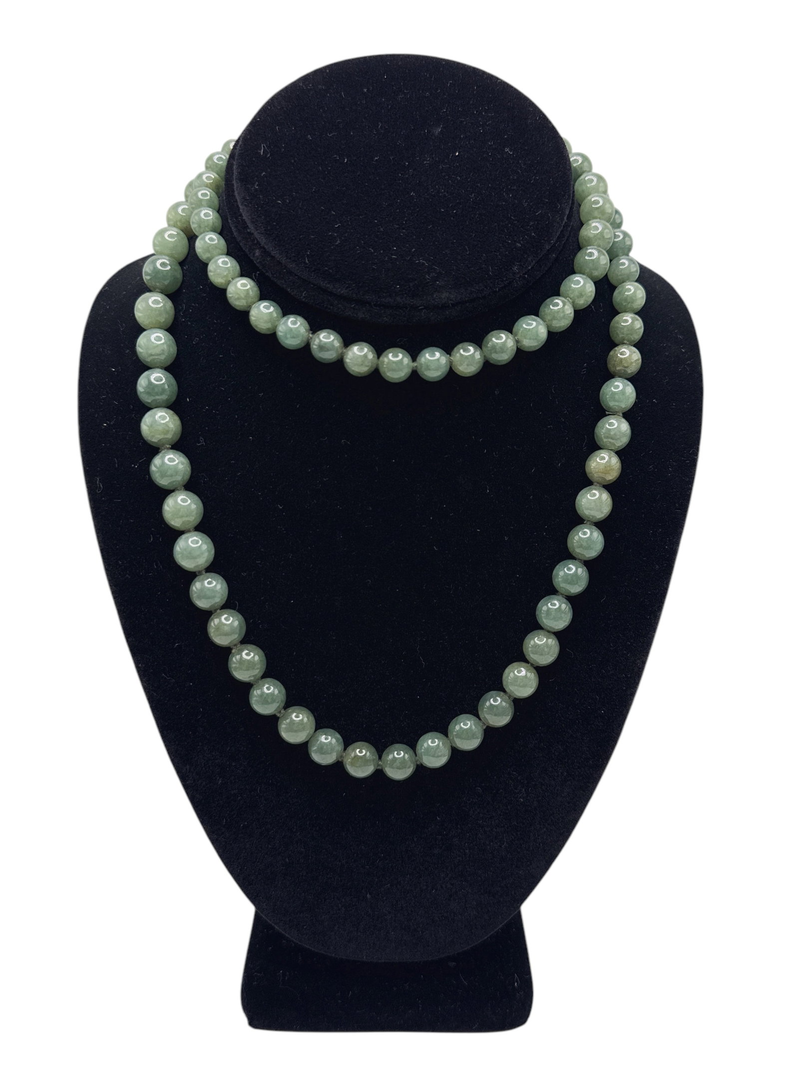 A Jadeite Green Stone Beads Neckkace: H : 15 1/2 in ( 39.37 cm )