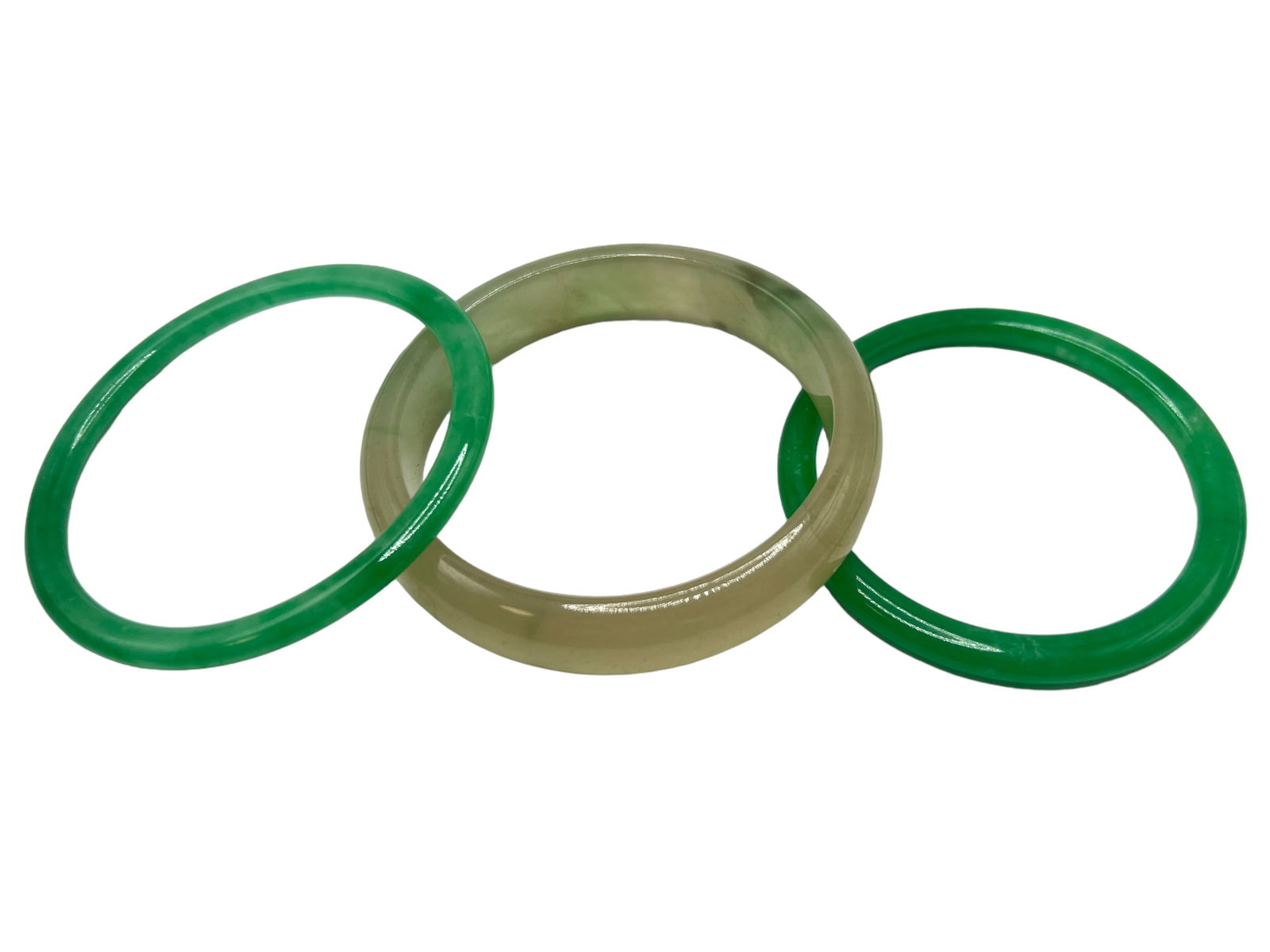 No moved to 2307116Three Jade /Green Stone Bangles: Largest :outer diameter approximately 75.5 mm, inner diameter approximately 61.3mm, width approximately 13.6 mm
