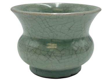 A Chinese Celadon Crackle Glazed Bowl / ZHADOU