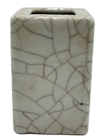 A Ge Type Crackle Square Vase