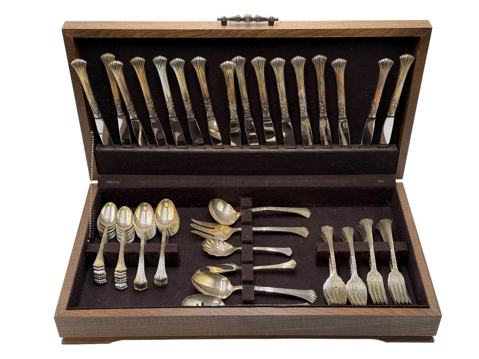 86 Pieces Oneida Ltd. Silverplate Flatware Set (1 of 9)