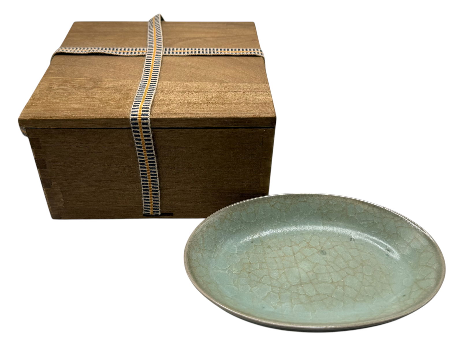 A  Longquan-Style Clackle Celadon Oval Dish (1 of 6)