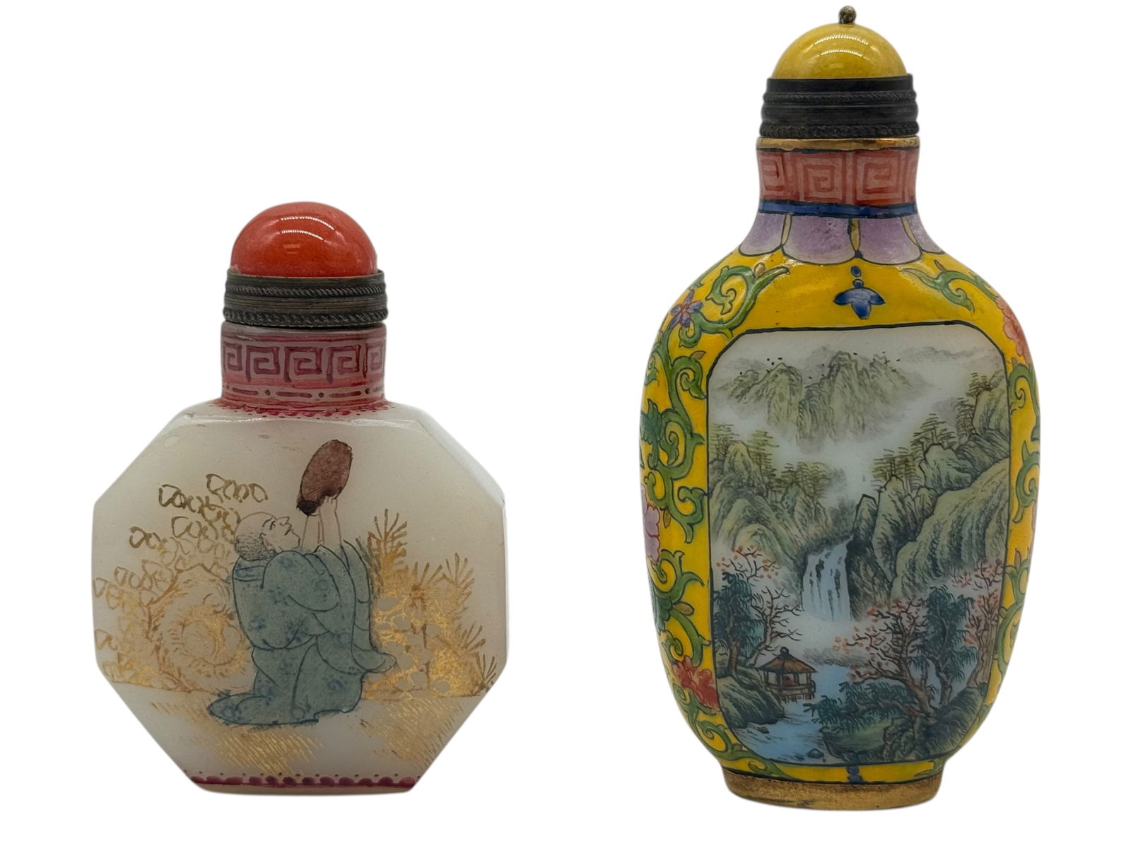 Two Chinese Glass Snuff Bottles (1 of 4)