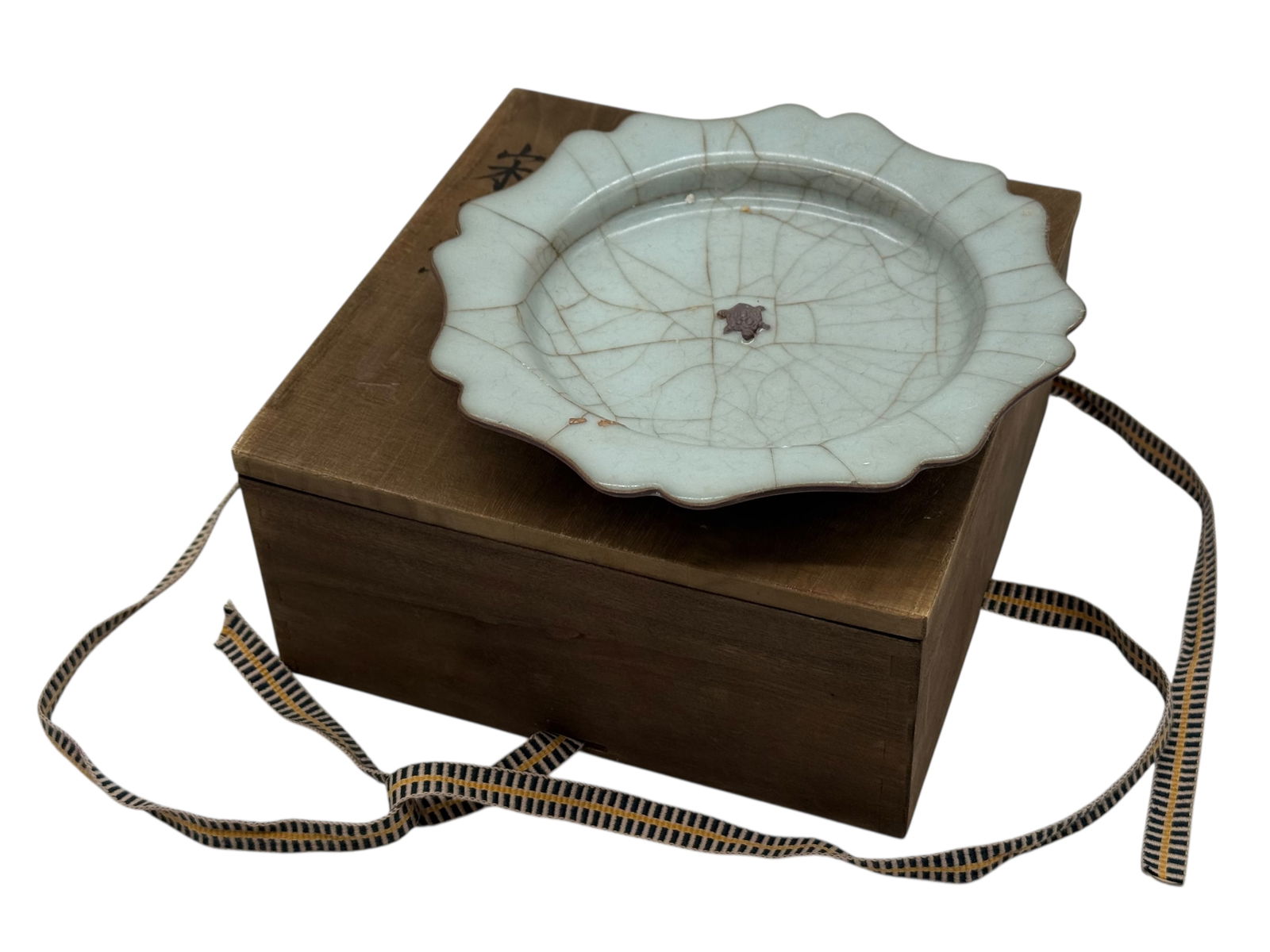 A Chinese Celadon-Glazed Dish with Box (1 of 4)