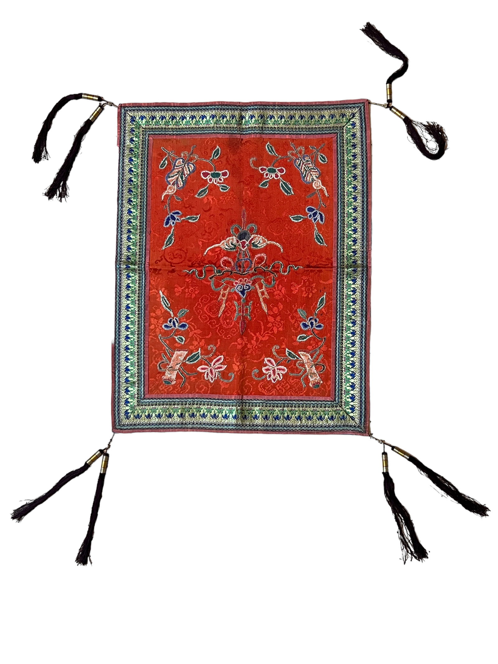 Chinese Silk Embroidery Panel: H : 14 in ( 35.56 cm ) W : 18 in ( 45.72 cm )