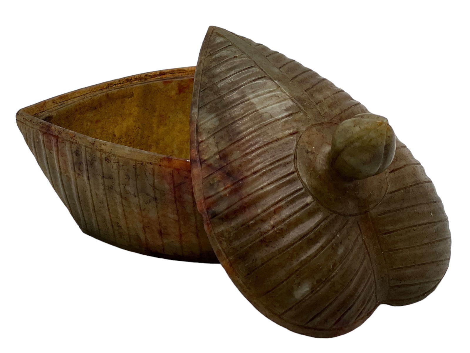 A Chinese Russet Jade Box: H: 3 inches ( 7.62 cm) W:4 inches (10.16 cm)