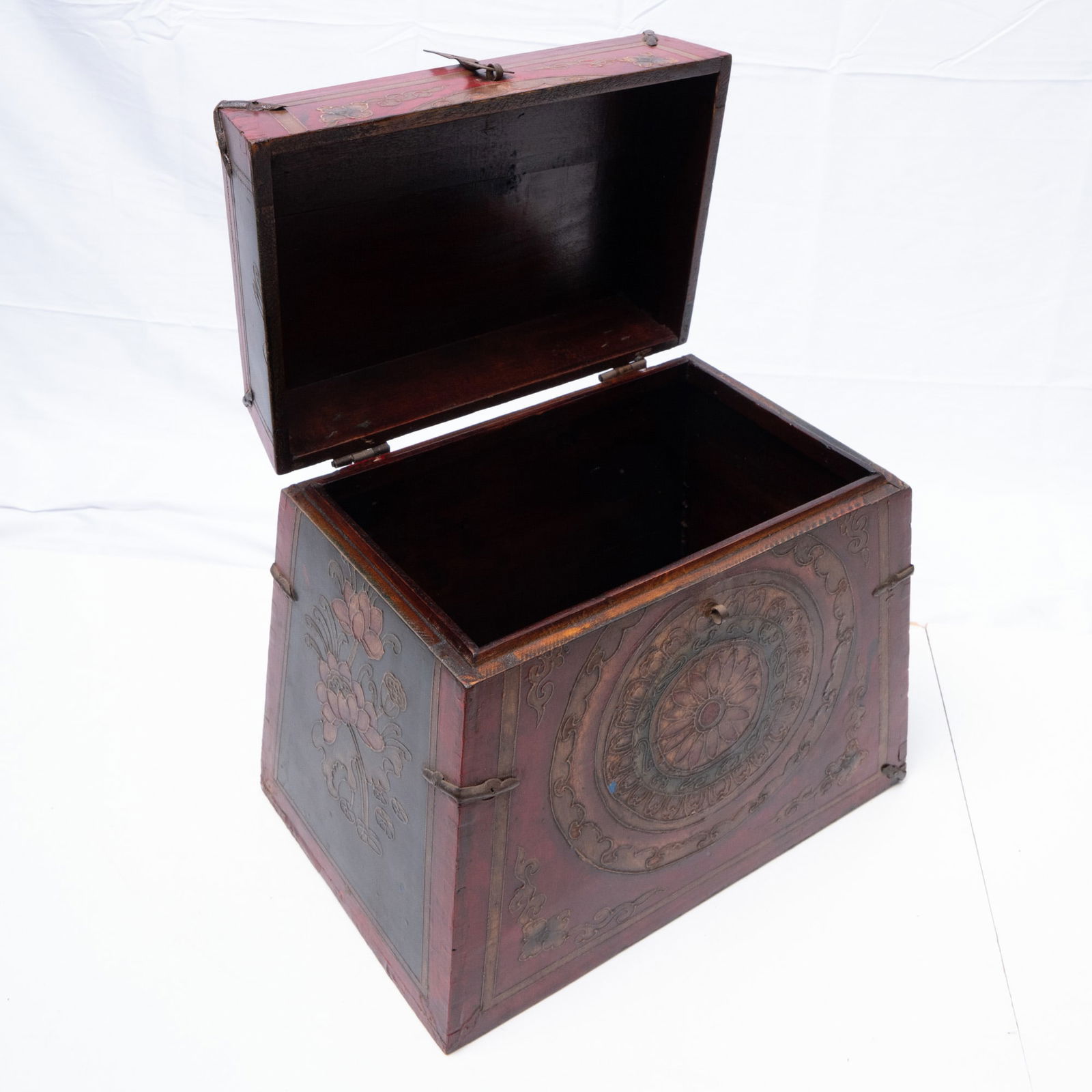 Tibetan Lacquer And Painted Small Trunk / Box - 4