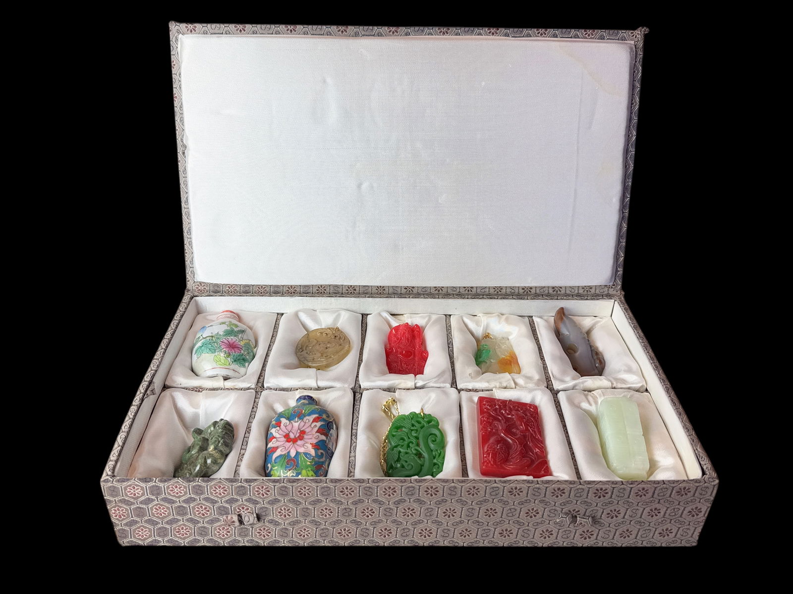 Grouping Chinese Snuff Bottles, Jade, Pendants, Ja (1 of 6)