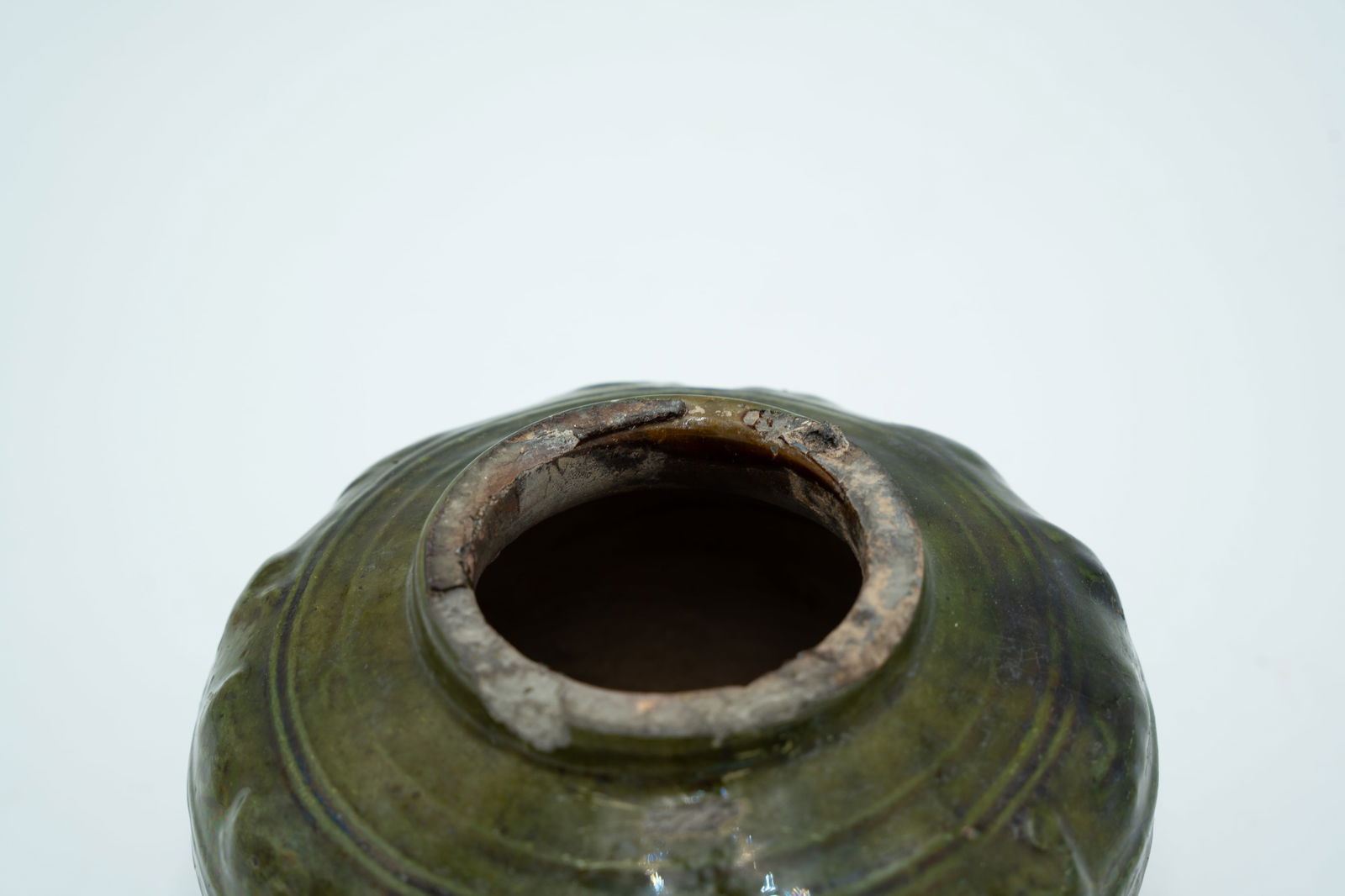 A Chinese Green Glazed Jar - 8
