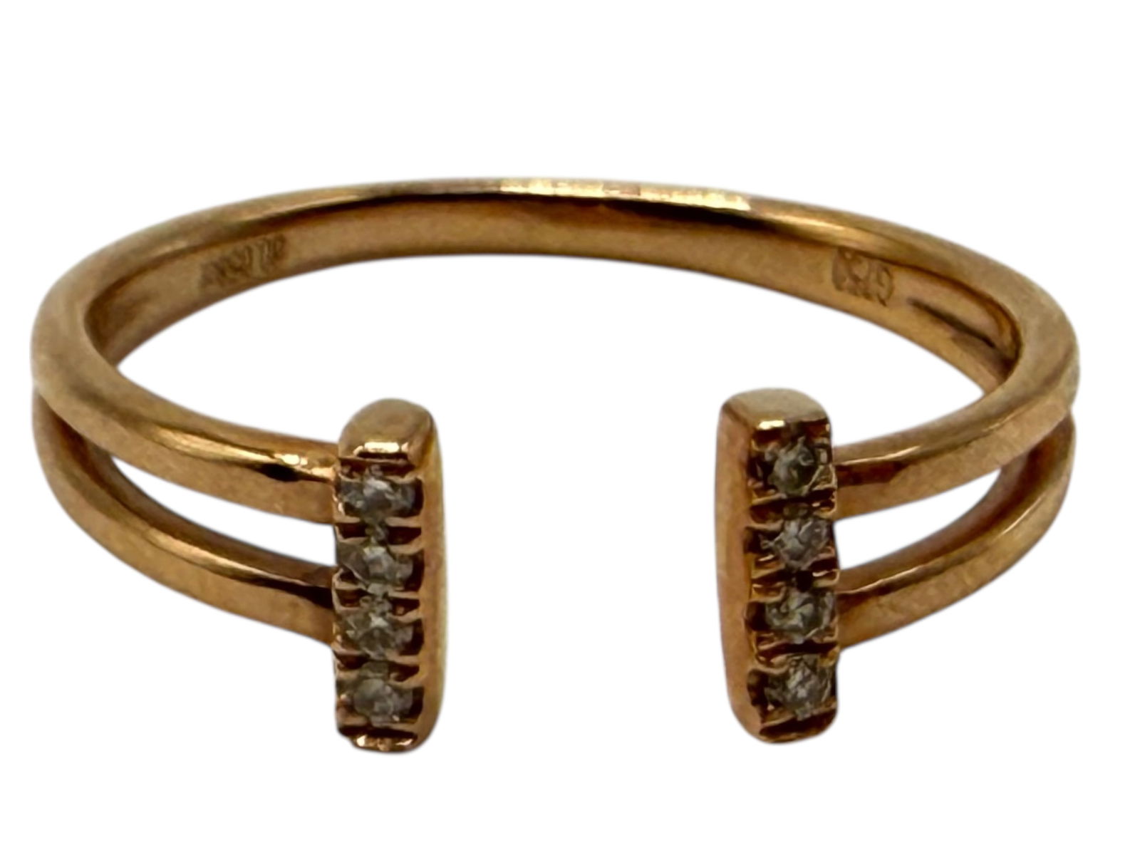 18K Gold Diamond Ring: 18K Gold Diamond RingSize: 5.5-6