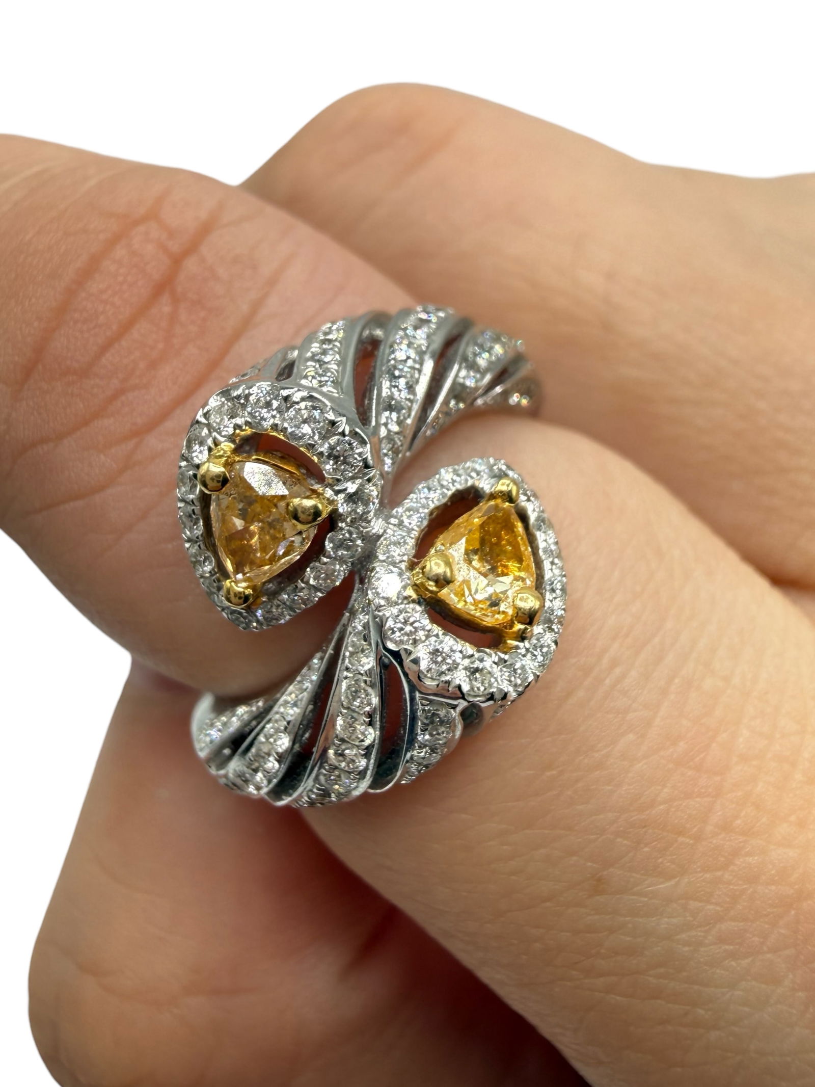 18K Gold Yellow Diamond Ring: 18K Gold Yellow Diamond Ring18K Gold Yellow Diamond Ring Size: 6
