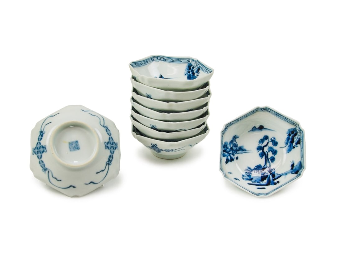 JAPANESE BLUE AND WHITE HEXAGONAL DISH GROUP: JAPANESE BLUE AND WHITE HEXAGONAL DISH GROUPH:1 3/4in(4.4cm) D:4.5in(11.4cm)
