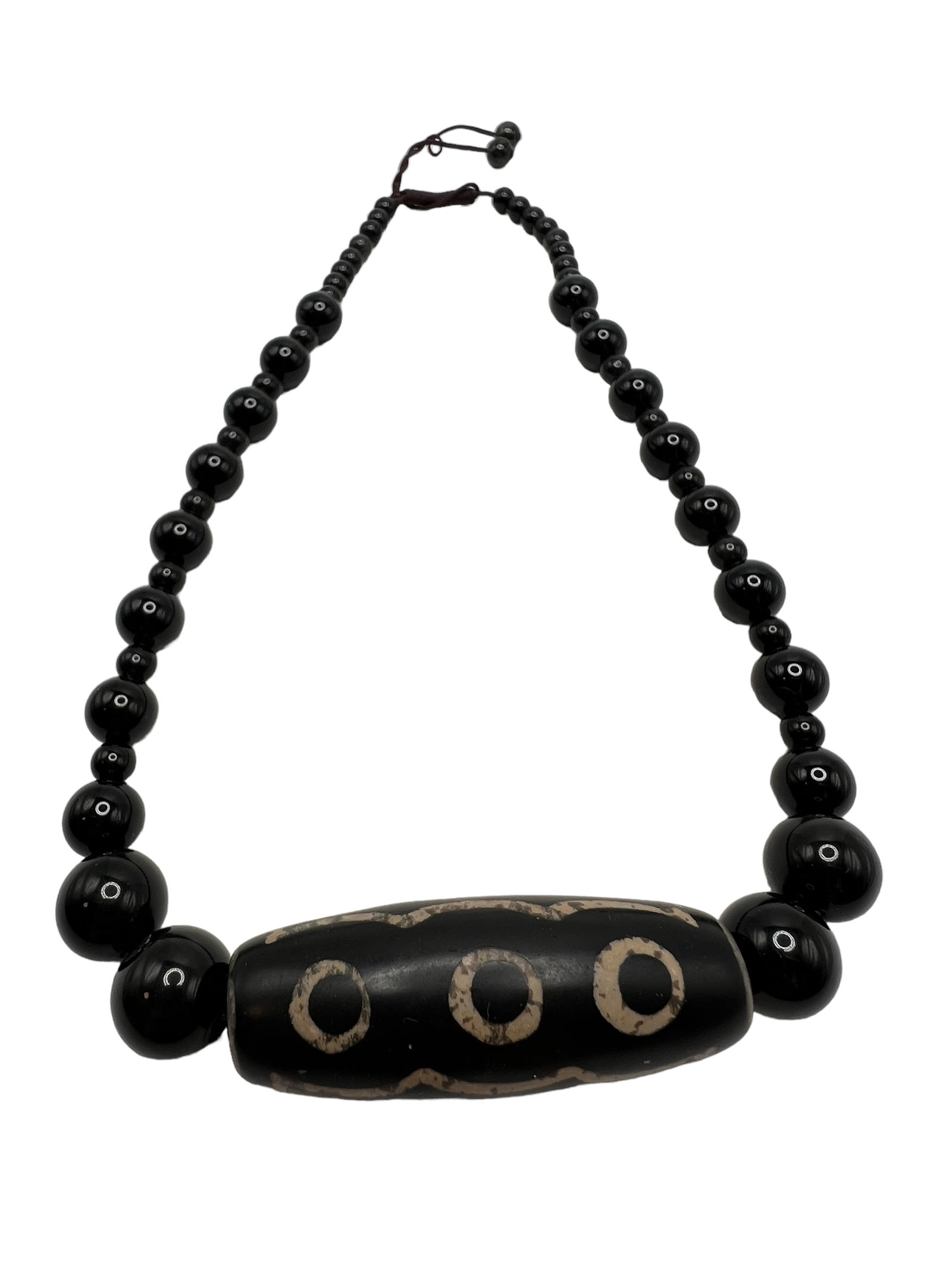 A DZI Bead Style With Black Stone Necklace: A DZI Bead Style With Black Stone NecklaceLargest Approximately: Necklace: L : 9.25 in ( 23.5 cm ) DZI Style Beads: L : 2.18 in ( 5.54 cm ) D : 0.78 in ( 1.98 cm )