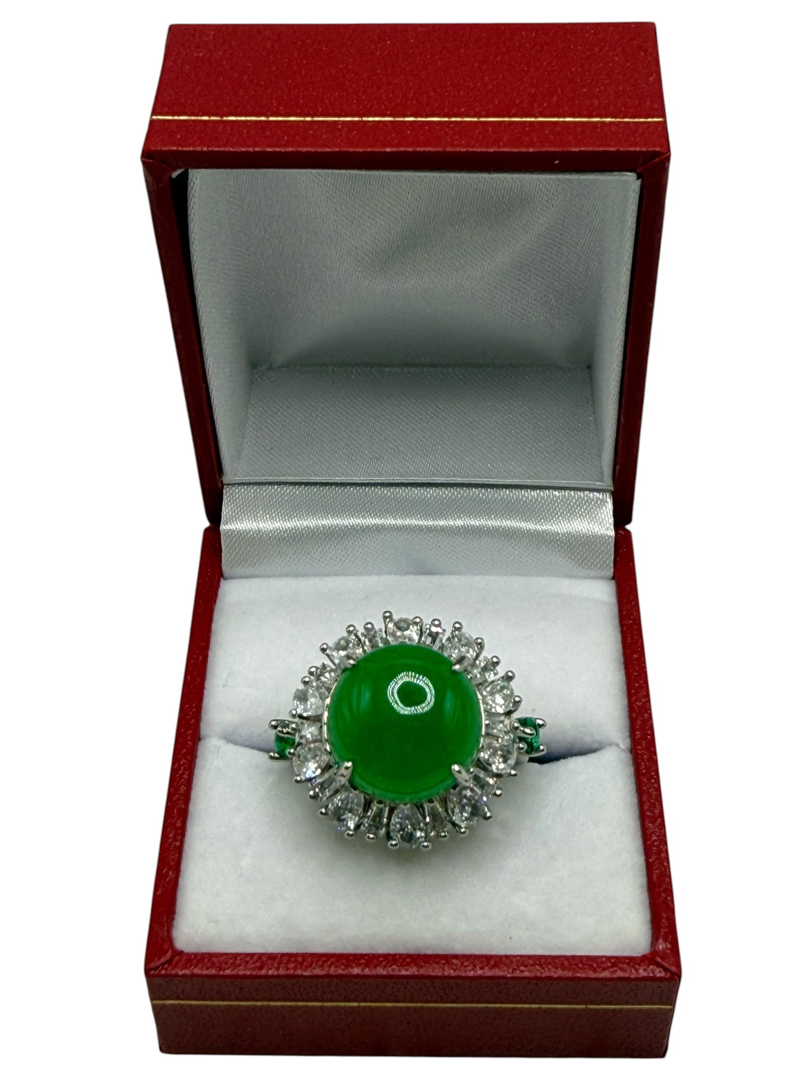 A Green Stone Cabochon Ring - 2