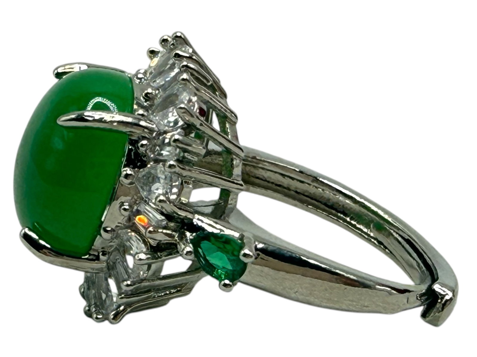 A Green Stone Cabochon Ring - 4