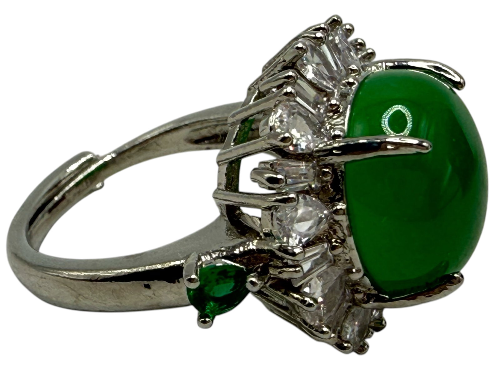 A Green Stone Cabochon Ring - 6