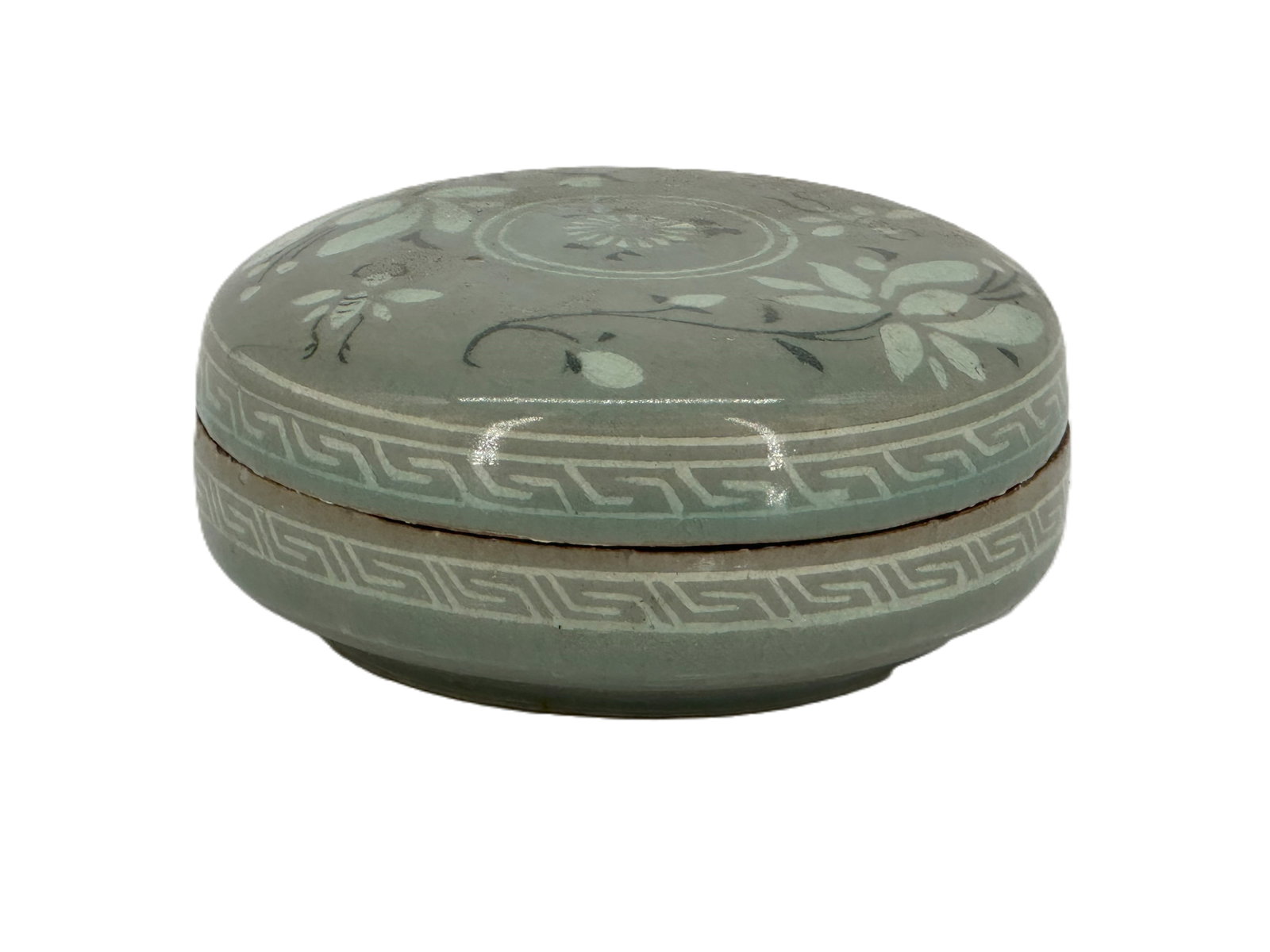 A Korean Celadon-Glazed Covered Box - 2