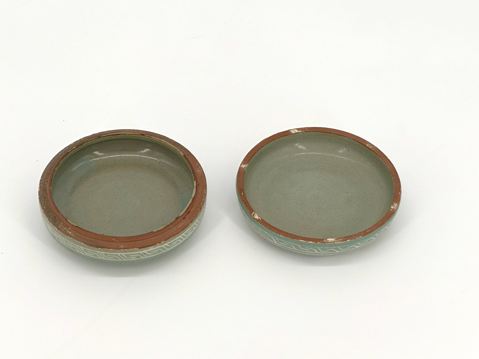 A Korean Celadon-Glazed Covered Box - 3