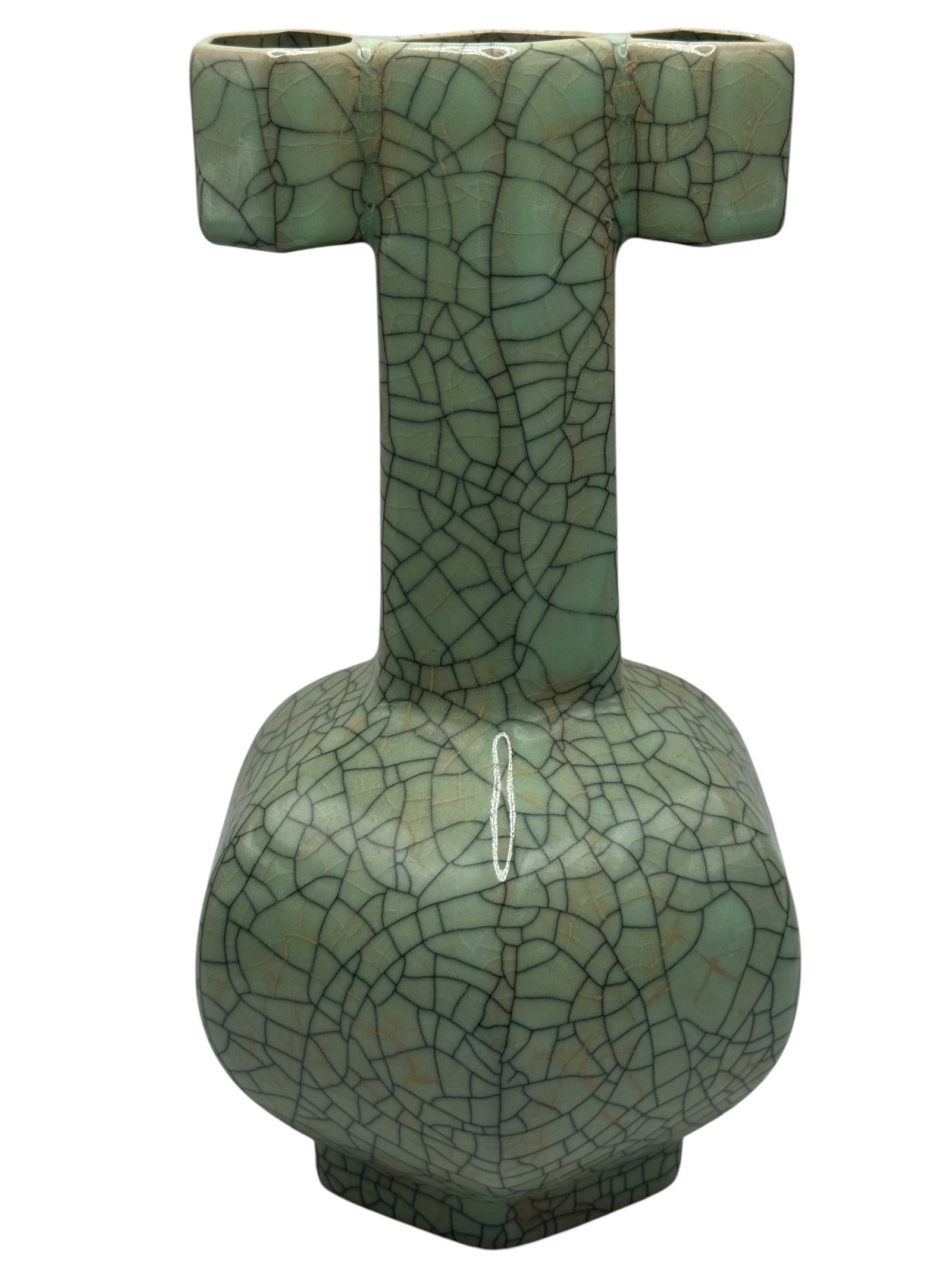 A celadon crackle-glazed arrow vase (guan-ear)