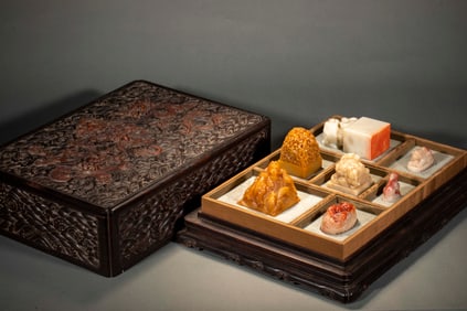 Qing Dynasty Tianhuang Shoushan stone beast button seal set