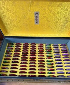 Qing Dynasty Qianlong year Qianqing Palace collection of jewelry bracelet a box of ninety-six