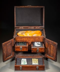 Qing Qianlong jade jade Guanyin landscape pavilion treasure box