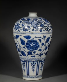 Ming Dynasty blue and white red phoenix Chengxiang plum vase