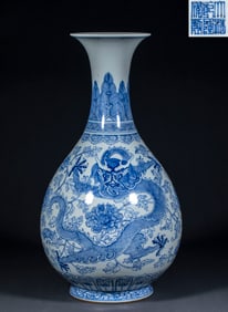 Qing Qianlong blue and white dragon phoenix Chengxiang jade pot spring bottle