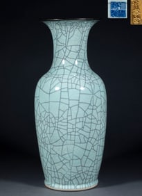 Qing Qianlong Ge kiln Kun Ning palace hidden open piece bag mouth bottle