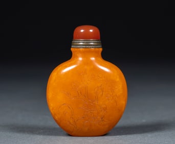 Beeswax snuff bottle engraved with flower poetry
