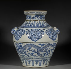 Ming Dynasty blue and white dragon pattern lion ear jar