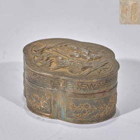 A pure silver flower-patterned box from the Sanshantang
