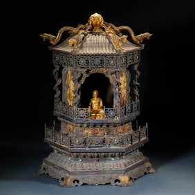 A silver-gilt Buddha niche with dragon patterns from the Qing Dynasty