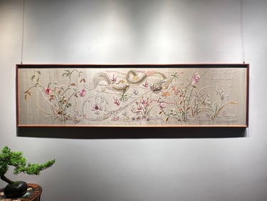 A fine Guangdong embroidery horizontal scroll "The Auspicious Dragon Playing with the Pearl"