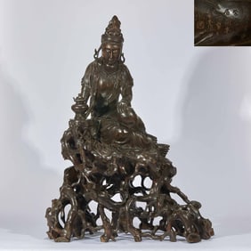Seated statue of Bodhisattva Avalokitesvara in agarwood