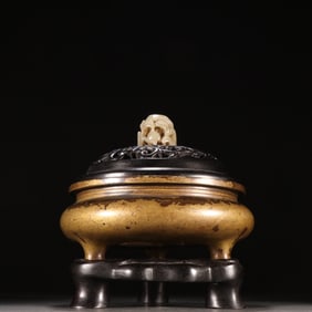 A three-legged incense burner with a copper base from the Qing Dynasty