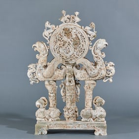 A dragon drum made of Hetian jade before the Ming Dynasty
