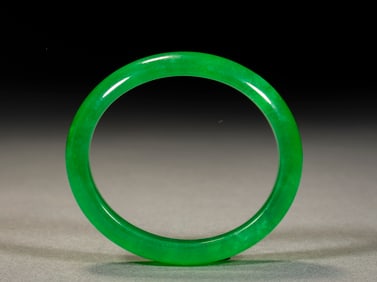 Jade imperial concubine bracelet of the Qing Dynasty