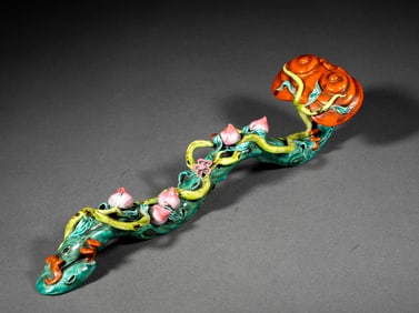 During the Yongzheng period, pastel-painted blessings, longevity and good fortune were made