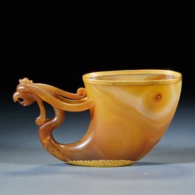 A cup with a phoenix head wrapped in Liaoning and gold agate