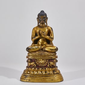 In the twelfth year of the Jiajing reign of the Ming Dynasty, there was a gilded bronze lion statue