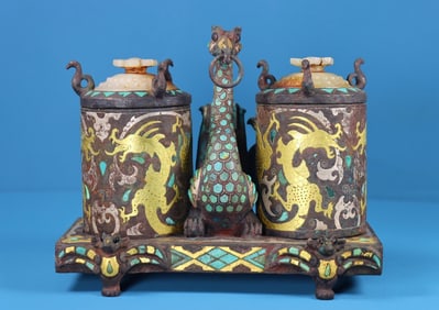 A set of bronze cups inlaid with gold and silver and made of Hetian jade phoenixes from the War and