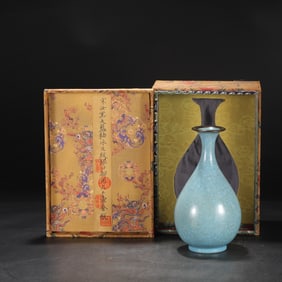 A large jade spring vase with ice flake pattern and silver mouth from the Ru Kiln of the Northern