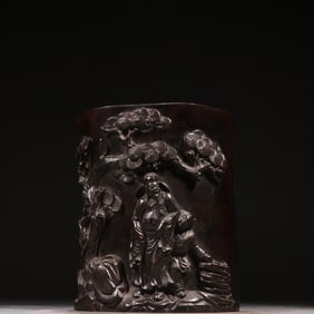 A pen holder featuring characters and stories made of rosewood from the Qing Dynasty