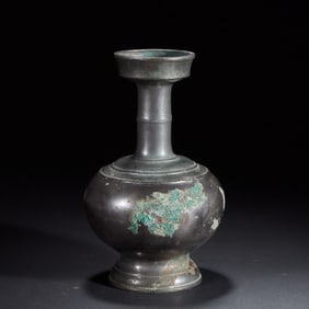 Bronze appreciation vases dating to the pre-Ming period