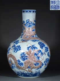 A blue and white and underglaze red cloud and dragon pattern globular vase